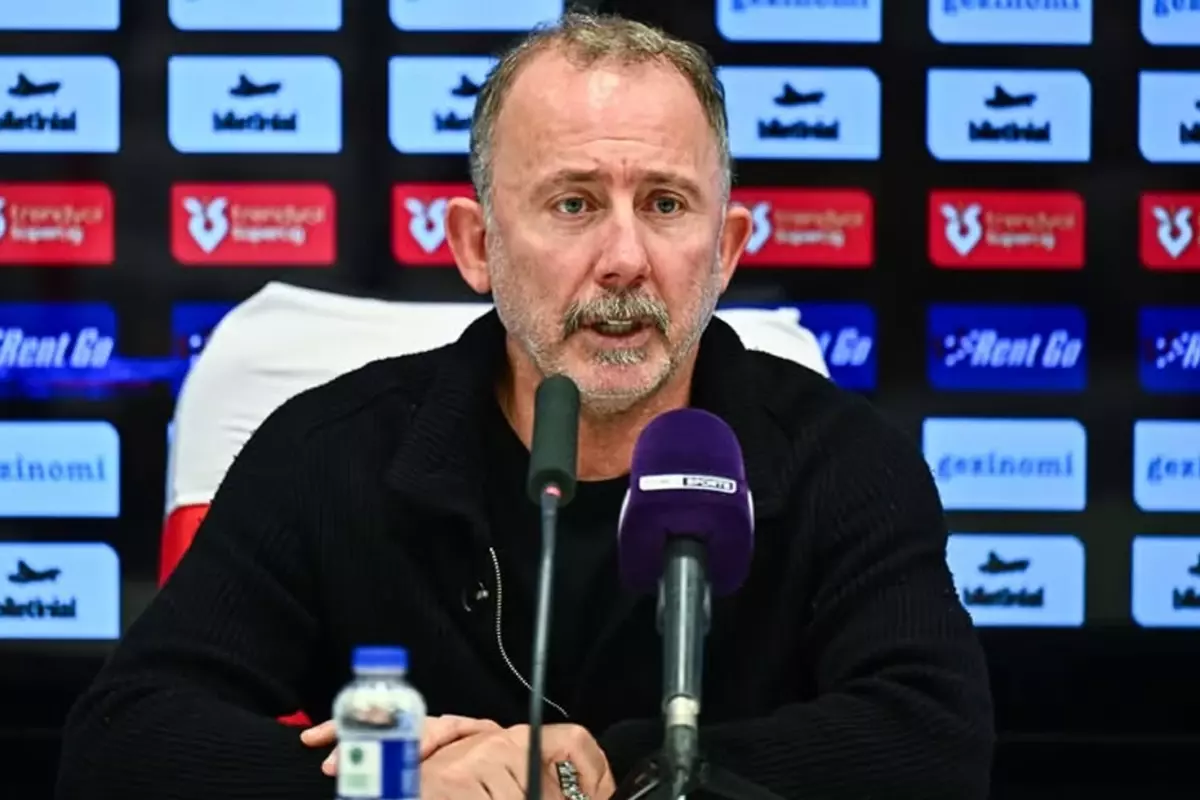 Beşiktaş’ta Kadroda Değişim Başlıyor: 4 Oyuncuyla Yollar Ayrılıyor