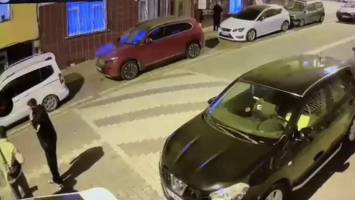 Esenyurt’ta Maskeli Saldırgan Sokak Ortasında Ateş Açtı