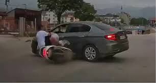 İnegöl'de Motosiklet ile Otomobil Çarpıştı: 2 Kişi Yaralandı İnegöl'de Motosiklet ile Otomobil Çarpıştı: 2 Kişi Yaralandı