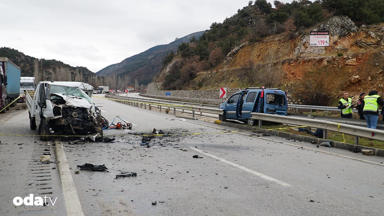 Çorum'da Sisin Etkisiyle Zincirleme Trafik Kazası Meydana Geldi Çorum'da Sisin Etkisiyle Zincirleme Trafik Kazası Meydana Geldi