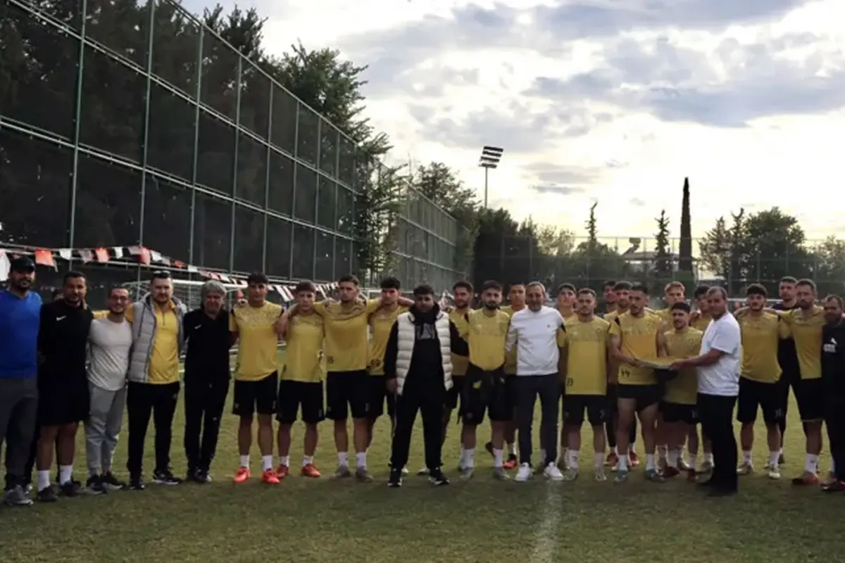 Yeni Malatyaspor Kadro Krizi Nedeniyle Maça Çıkamayacak Yeni Malatyaspor Kadro Krizi Nedeniyle Maça Çıkamayacak