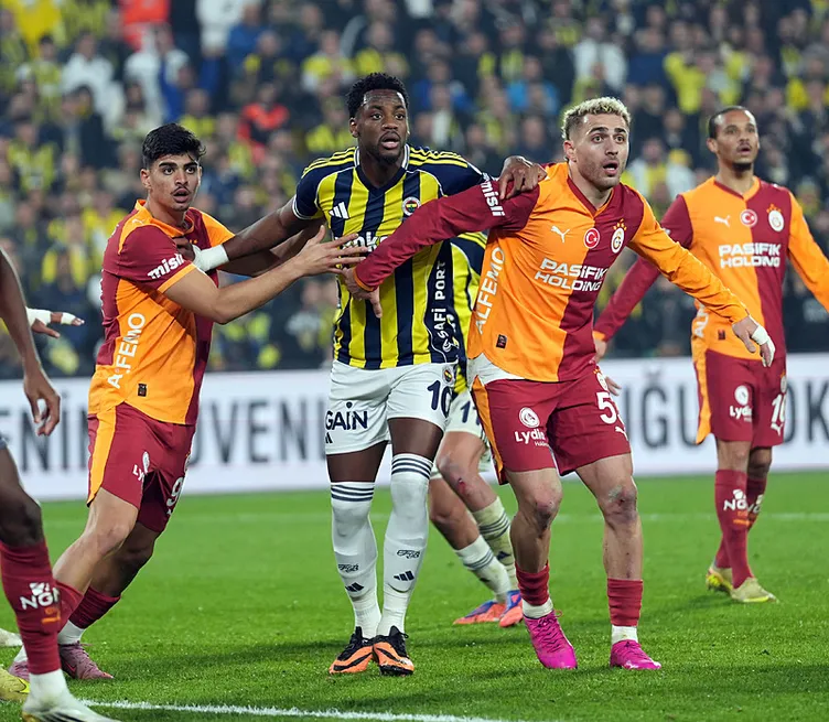 Avrupa Kulüpleri Fenerbahçe ve Galatasaraylı Futbolcuları İzledi Avrupa Kulüpleri Fenerbahçe ve Galatasaraylı Futbolcuları İzledi