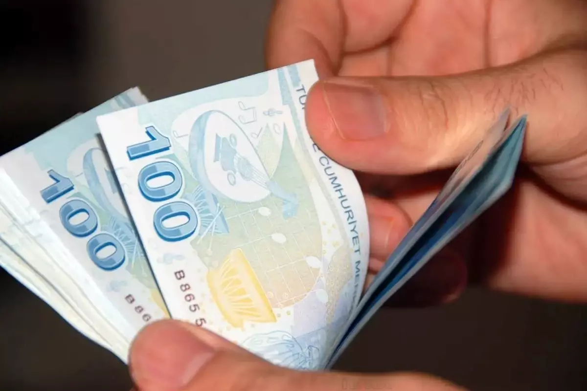 Üst Düzey Memurlara 30 Bin Lira Seyyanen Zam Düzenlemesi Komisyonu Geçti Üst Düzey Memurlara 30 Bin Lira Seyyanen Zam Düzenlemesi Komisyonu Geçti
