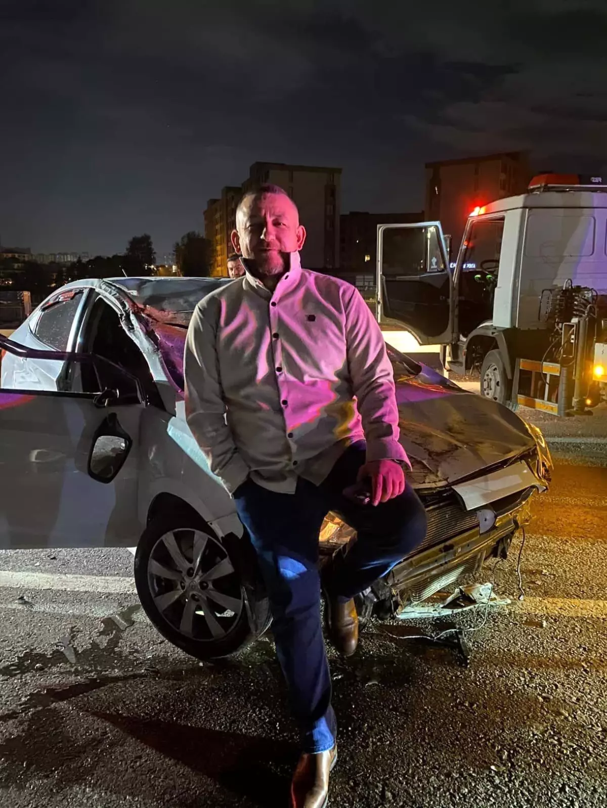 Hurdaya Dönen Araçtan Sağ Çıktı, Kameralara Poz Verdi