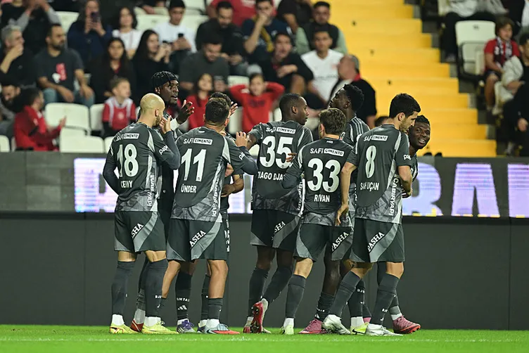 Beşiktaş'a Eski Fenerbahçeli Stoperden Sürpriz Mesaj