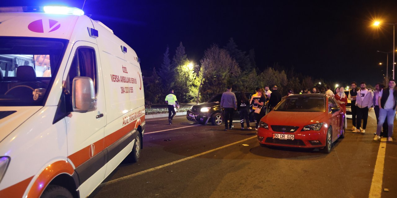 Karaman’da Zincirleme Trafik Kazası: 2 Kişi Yaralandı Karaman’da Zincirleme Trafik Kazası: 2 Kişi Yaralandı
