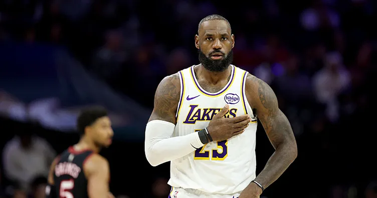 LeBron James Sahne Aldı, Lakers Zorlu Maçı Kazandı!