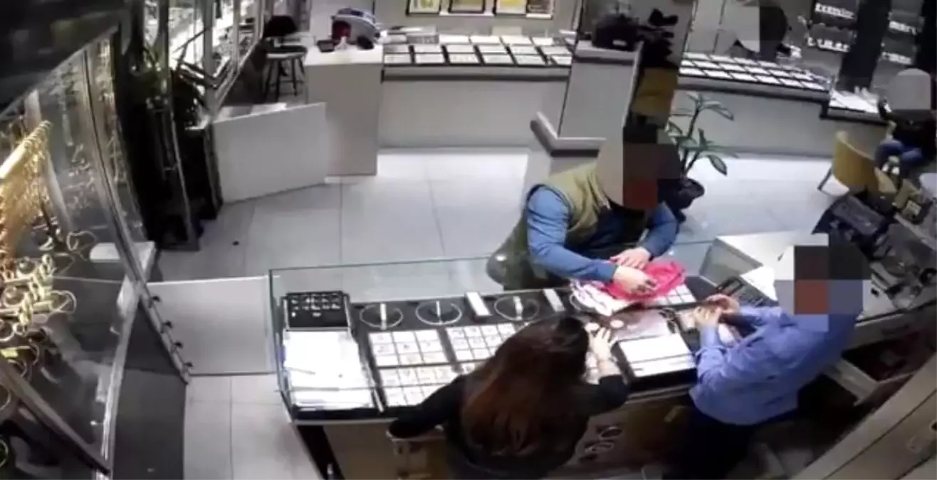 Mudanya’da Altın Hırsızlığı Aydınlatıldı: Jandarma Zanlıyı Yakaladı Mudanya’da Altın Hırsızlığı Aydınlatıldı: Jandarma Zanlıyı Yakaladı