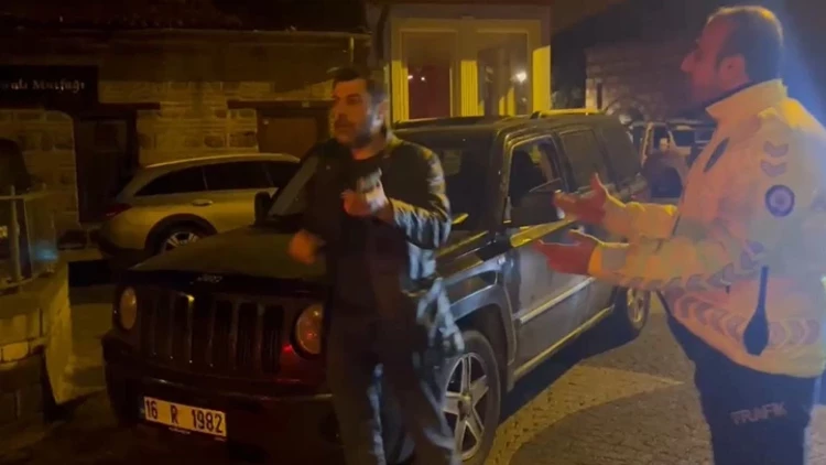 Alkollü Sürücü 5 Kilometrelik Takip Sonunda Yakalandı Alkollü Sürücü 5 Kilometrelik Takip Sonunda Yakalandı