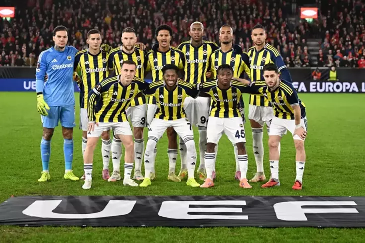 Fenerbahçe’den Avrupa’da Gövde Gösterisi Fenerbahçe’den Avrupa’da Gövde Gösterisi