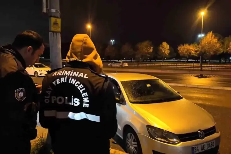 Polis Ekipleri GBT İçin Yaklaştı, Araçtan Hareketsiz Bir Genç Çıktı