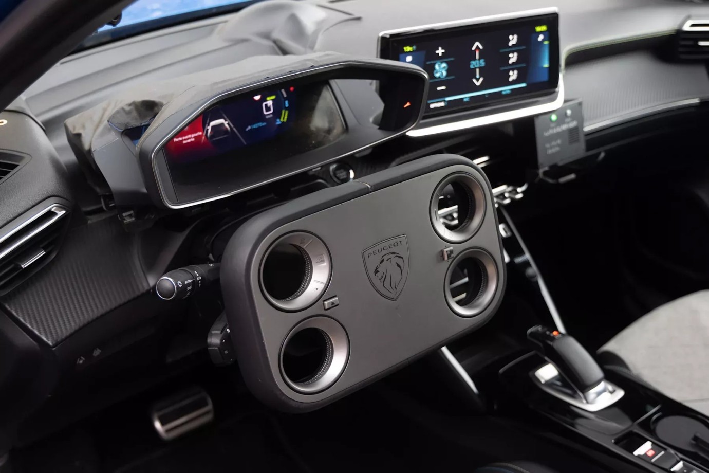 Peugeot’nun Kare Direksiyonu Yolda: Hypersquare Seri Üretime Geçiyor