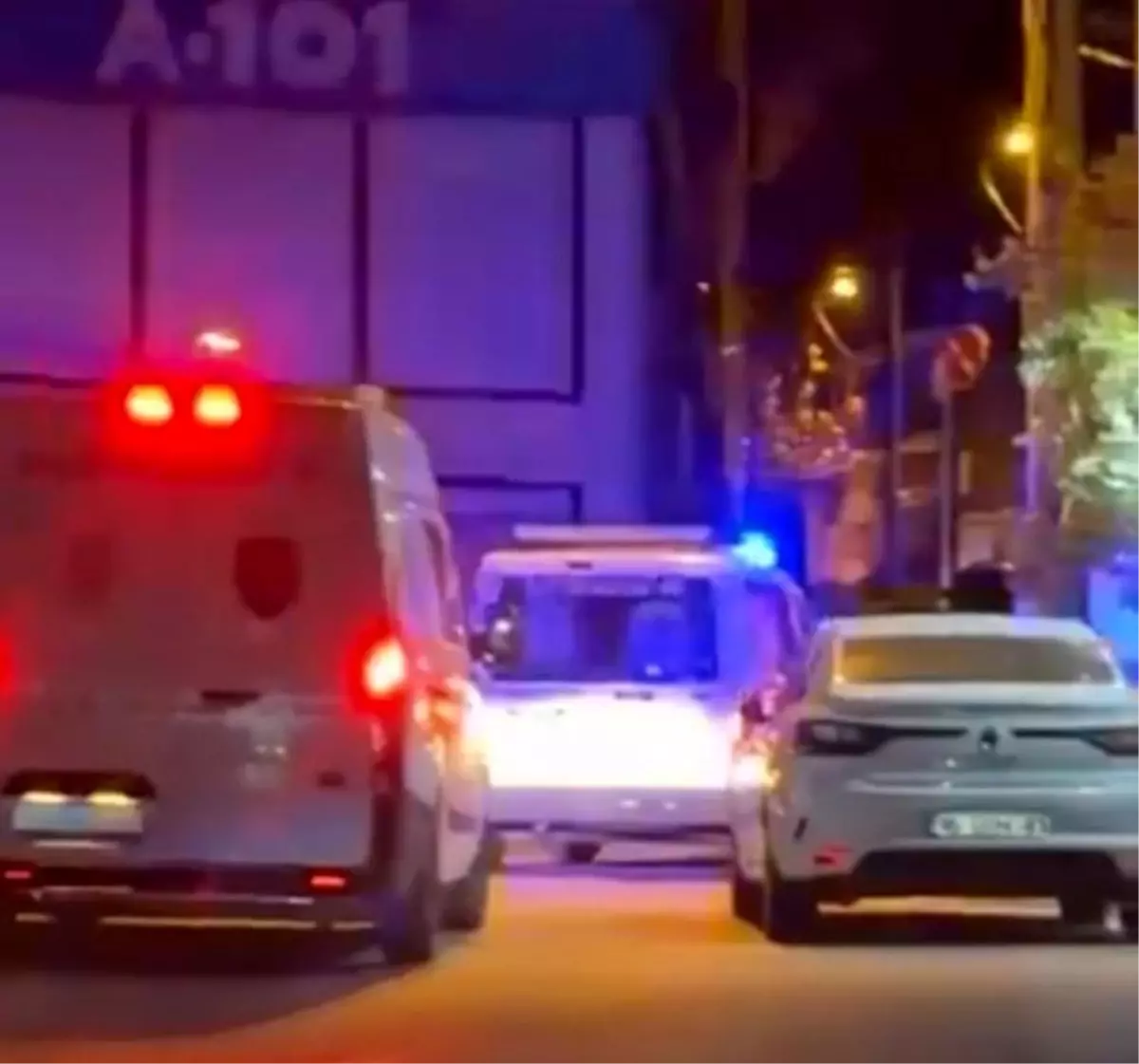 Bursa'da Şok Eden Olay: Baba Çatı Katında, Kızı Yatakta Ölü Bulundu