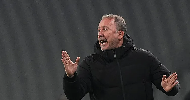 Beşiktaş’ta Savunma Alarmı: Transferde Öncelik Defansa Verildi Beşiktaş’ta Savunma Alarmı: Transferde Öncelik Defansa Verildi