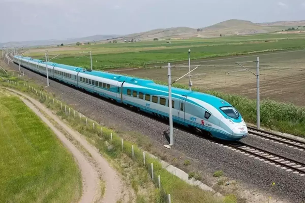 Ankara-İstanbul Arası 80 Dakikaya Düşüyor: Yeni Hızlı Tren Projesi Yolda Ankara-İstanbul Arası 80 Dakikaya Düşüyor: Yeni Hızlı Tren Projesi Yolda