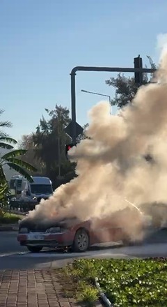 Alanya'da Seyir Halindeki Otomobilde Yangın Paniği