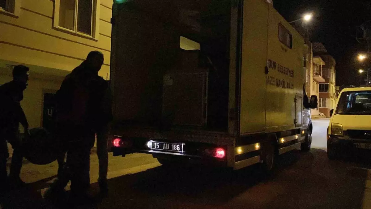 Burdur'da Bir Kişi Apartman Merdivenlerinde Ölü Bulundu