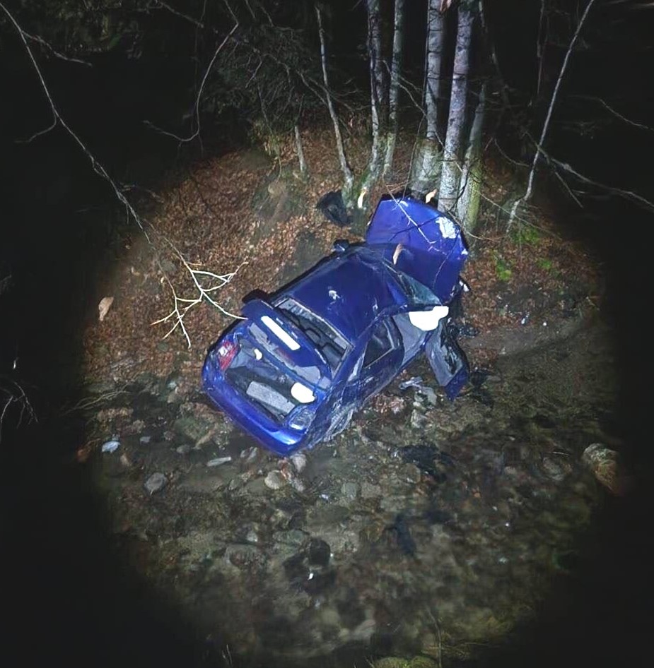 Bursa’da Uçurumdan Yuvarlanan Otomobilde 3 Genç Mucizevi Şekilde Kurtuldu