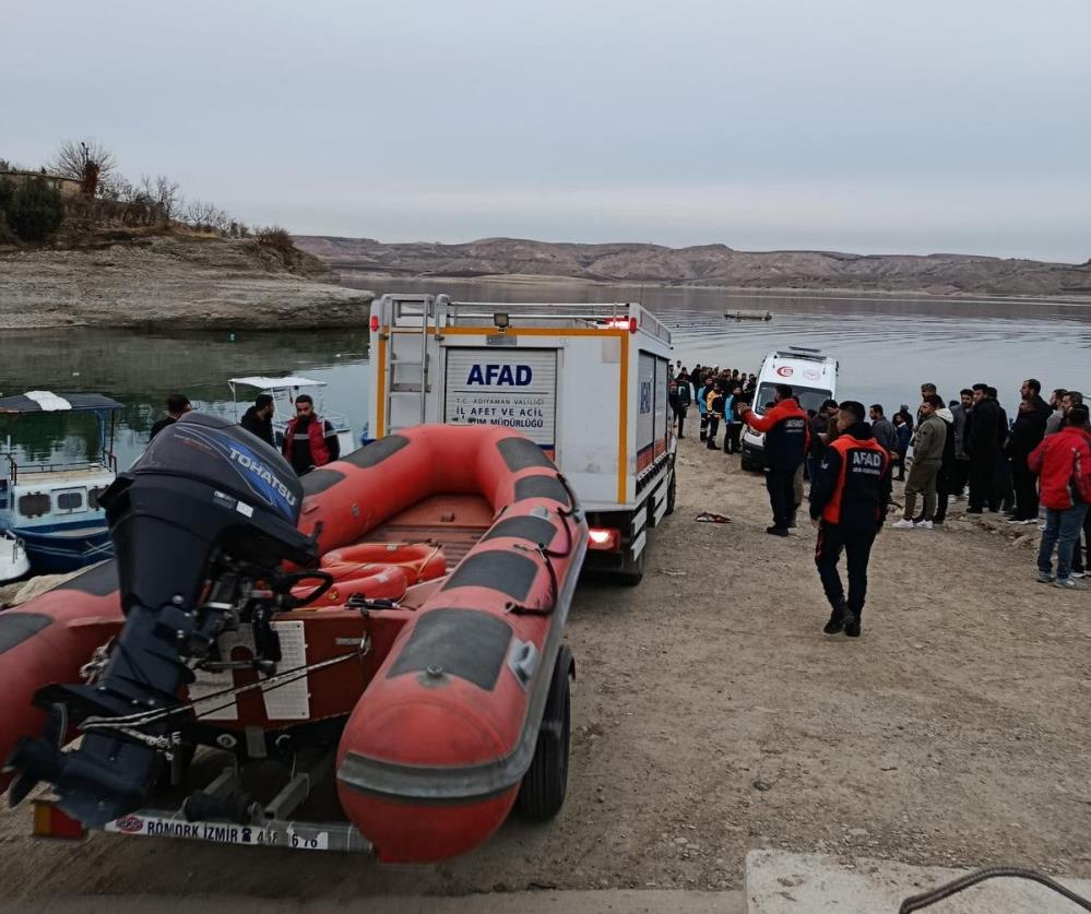 Adıyaman’da Alabora Olan Teknede Kaybolan Kişinin Cenazesi Bulundu Adıyaman’da Alabora Olan Teknede Kaybolan Kişinin Cenazesi Bulundu