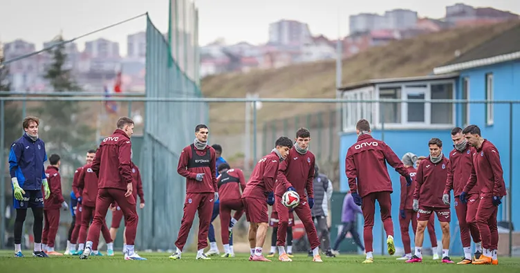 Trabzonspor Galatasaray Maçı İçin Hazırlıklarını Sürdürüyor Trabzonspor Galatasaray Maçı İçin Hazırlıklarını Sürdürüyor