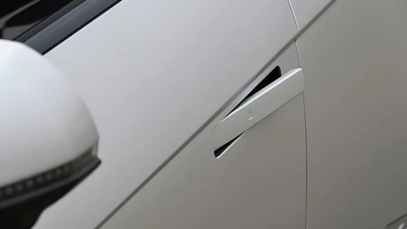 Çin'de Elektrikli Otomobillerde Gömülü Kapı Kollarına Yasak Geliyor