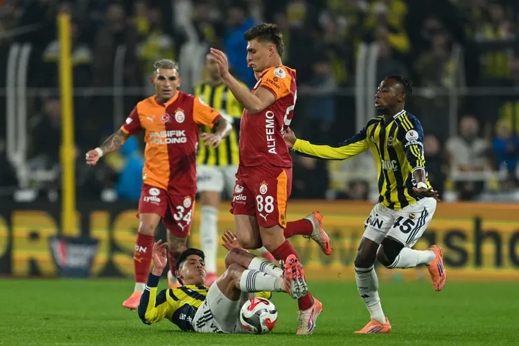 Galatasaray İle Fenerbahçe Süper Kupa İçin Sahaya Çıkıyor