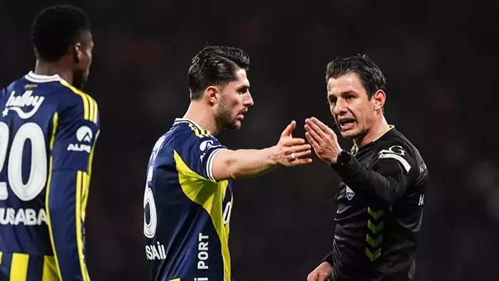 Deniz Çoban Galatasaray-Fenerbahçe Derbisini Yorumladı: “Sane Atılmalıydı” Deniz Çoban Galatasaray-Fenerbahçe Derbisini Yorumladı: “Sane Atılmalıydı”