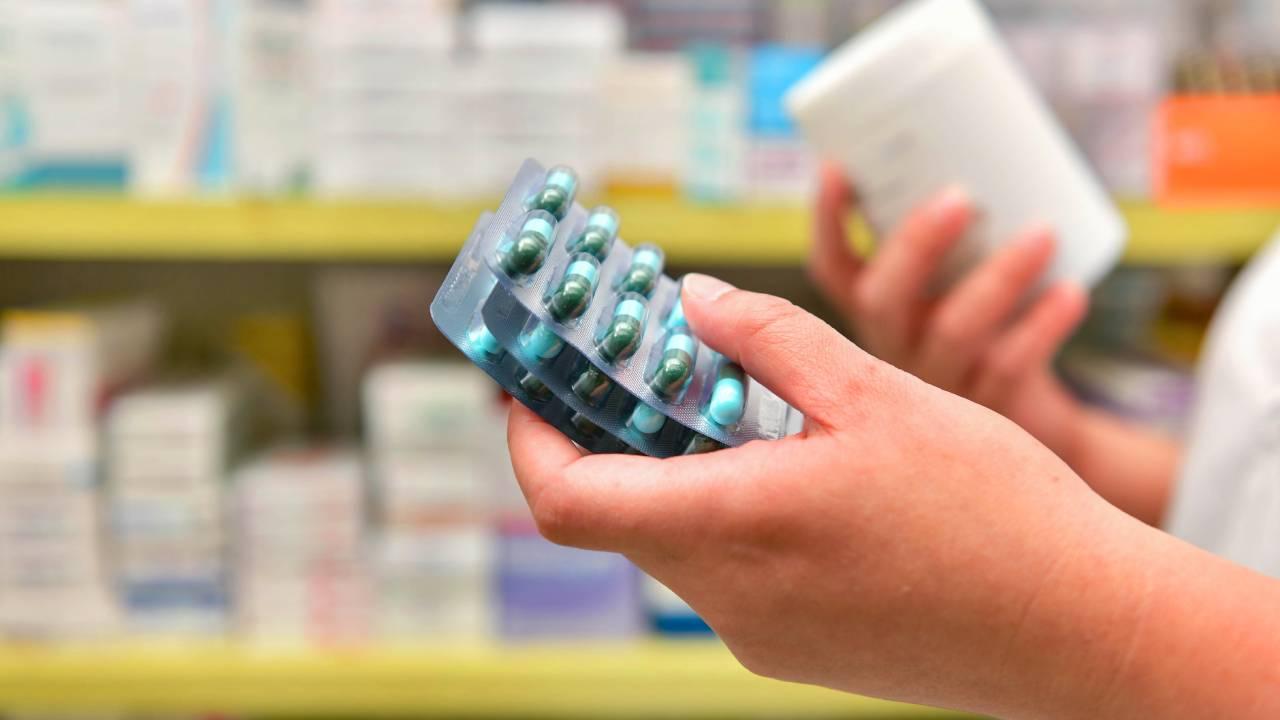 Her Öksürükte Antibiyotiğe Başvurmayın: Uzmanlardan Kış Uyarısı Her Öksürükte Antibiyotiğe Başvurmayın: Uzmanlardan Kış Uyarısı