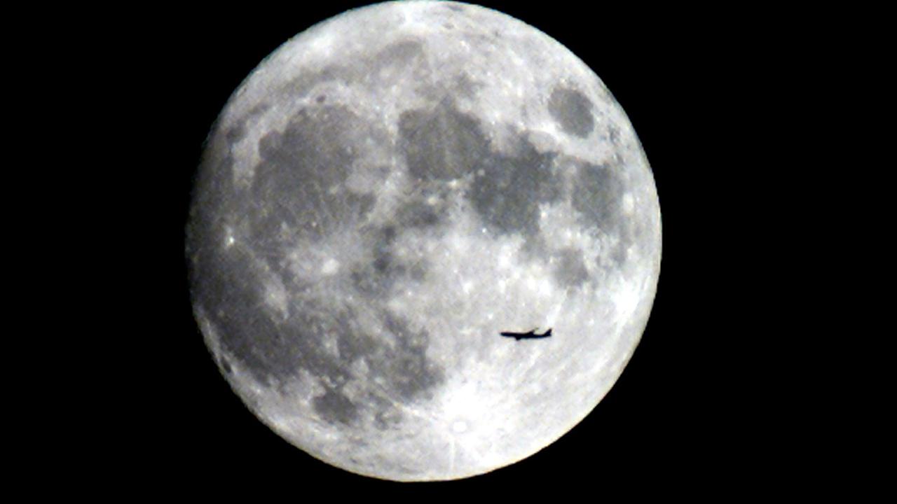 NASA, Ay Yüzeyine Nükleer Reaktör Kurmak İçin Çalışmalara Hız Verdi NASA, Ay Yüzeyine Nükleer Reaktör Kurmak İçin Çalışmalara Hız Verdi