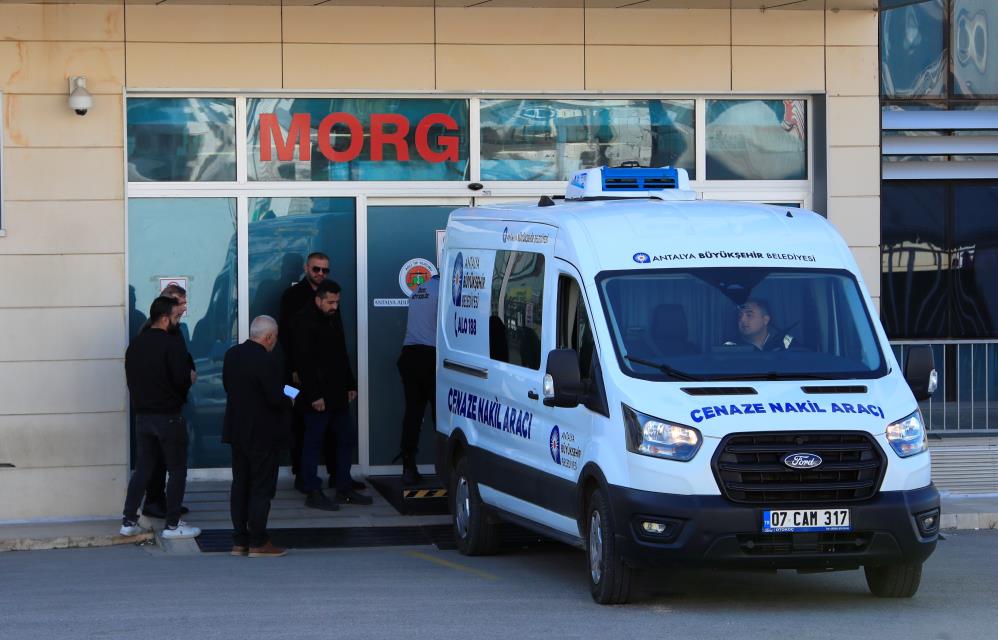 Antalya’da Başından Yaralanan Genç Kadın Hayatını Kaybetti Antalya’da Başından Yaralanan Genç Kadın Hayatını Kaybetti