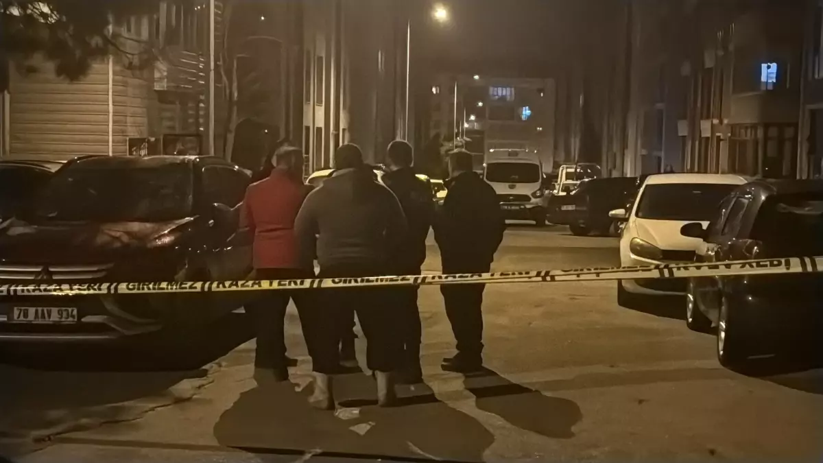 Gece Yarısı Kapıda Tartışma: Baba Kızının Sevgilisini Vurdu Gece Yarısı Kapıda Tartışma: Baba Kızının Sevgilisini Vurdu