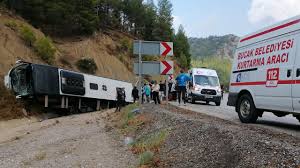 Burdur’da Yolcu Otobüsü Devrildi: 12 Kişi Hastaneye Kaldırıldı