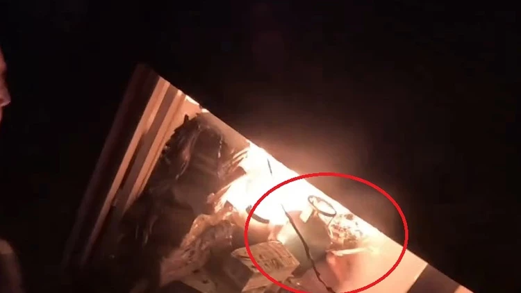 Diyarbakır’da İş Yerinde Yangın: Alevlerin İçinden Tüpü Böyle Çıkardı Diyarbakır’da İş Yerinde Yangın: Alevlerin İçinden Tüpü Böyle Çıkardı