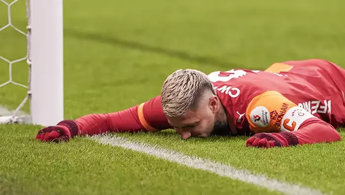 Galatasaray'da Icardi Krizi Derinleşiyor: Sezon Sonu Ayrılık Gündemde Galatasaray'da Icardi Krizi Derinleşiyor: Sezon Sonu Ayrılık Gündemde