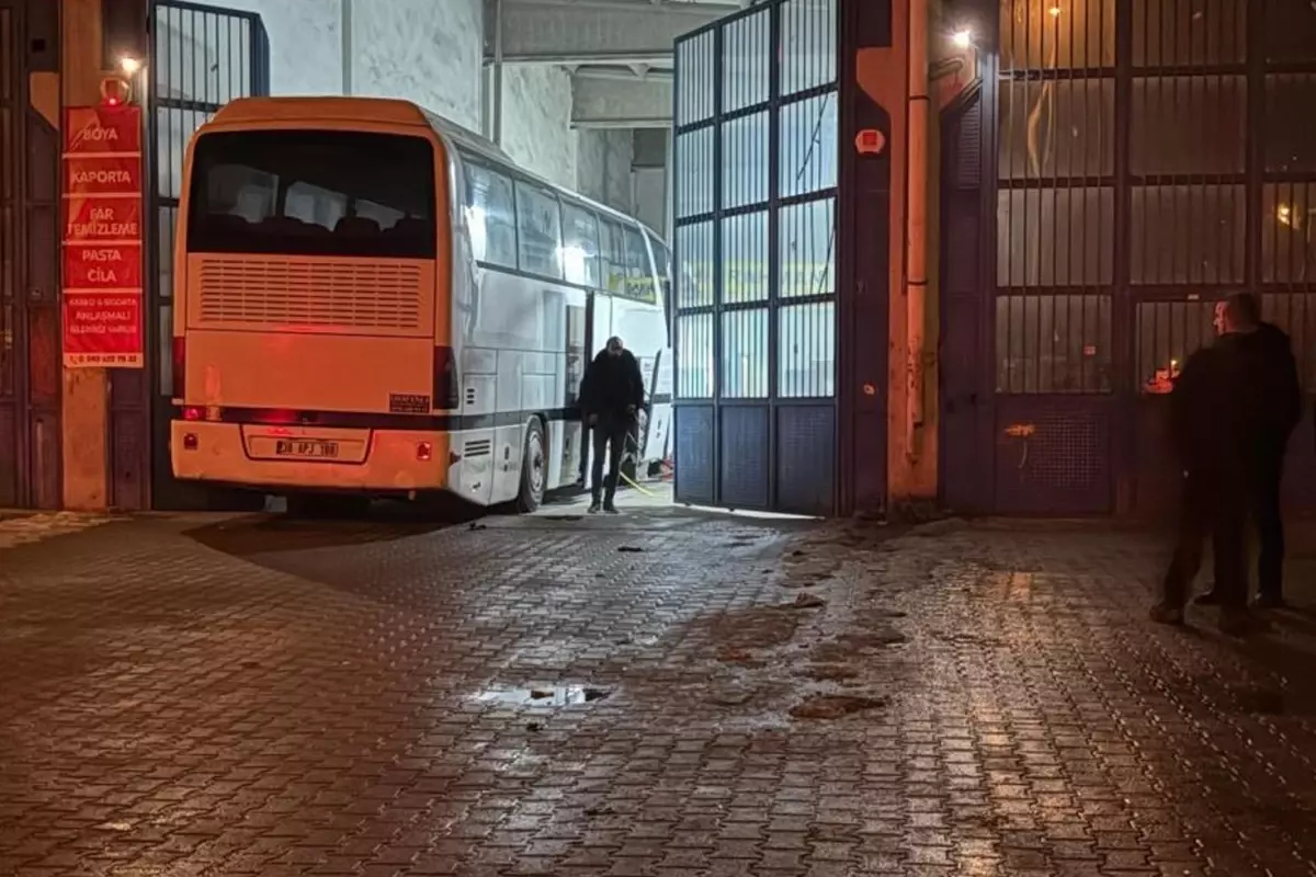 Kayseri'de Yolcu Otobüsünün Altında Kalan Tamirci Hayatını Kaybetti Kayseri'de Yolcu Otobüsünün Altında Kalan Tamirci Hayatını Kaybetti