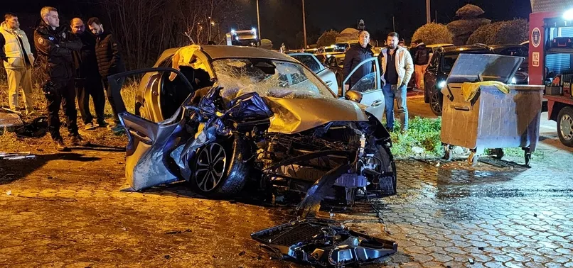 Bursa’da Feci Kaza: İki Otomobil Çarpıştı, 3 Kişi Yaralandı