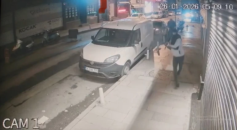 Kağıthane'de Kalaşnikoflu Saldırı! 18 Yaşındaki Şüpheli Gözaltında Kağıthane'de Kalaşnikoflu Saldırı! 18 Yaşındaki Şüpheli Gözaltında
