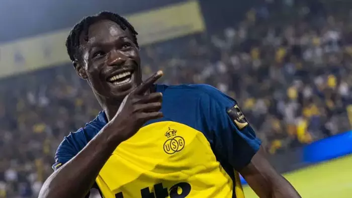 Atiba'dan Beşiktaş Yönetimine Forvet Önerisi: Promise David Listede Atiba'dan Beşiktaş Yönetimine Forvet Önerisi: Promise David Listede