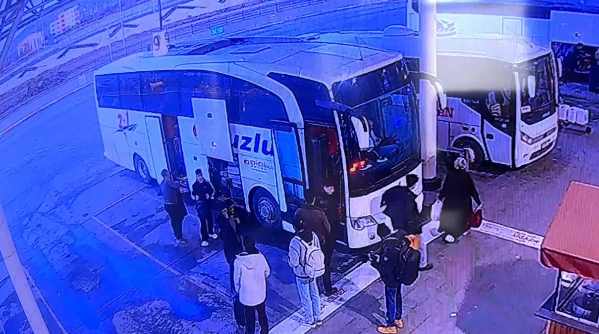 Yolcu Otobüsü Devrildi: 9 Kişi Hayatını Kaybetti, 25 Kişi Yaralandı
