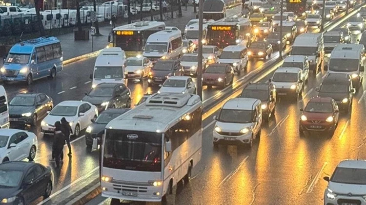 İstanbul Anadolu Yakası'nda Sabah Trafiği Yüzde 80'e Ulaştı