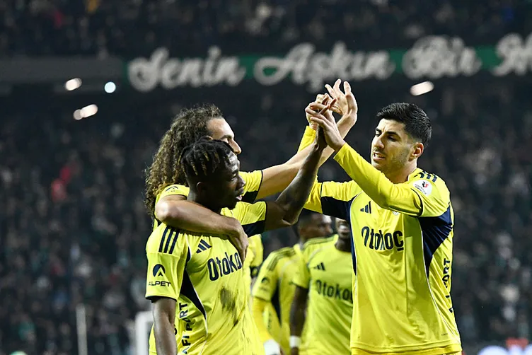Fenerbahçe'de Kante Transferi Evrak Krizi Nedeniyle Gerçekleşmedi Fenerbahçe'de Kante Transferi Evrak Krizi Nedeniyle Gerçekleşmedi