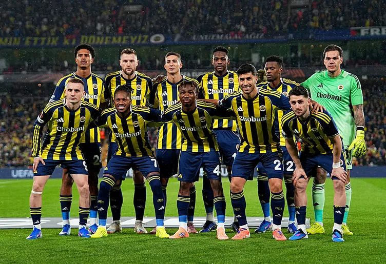 Fenerbahçe'de Kart Alarmı: Tedesco İki Oyuncusunu Trabzonspor Maçı Öncesi Uyardı Fenerbahçe'de Kart Alarmı: Tedesco İki Oyuncusunu Trabzonspor Maçı Öncesi Uyardı