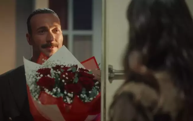 Eşref Rüya'da Kadir'in Romantik Sürprizi Çiğdem'i Şaşırttı Eşref Rüya'da Kadir'in Romantik Sürprizi Çiğdem'i Şaşırttı
