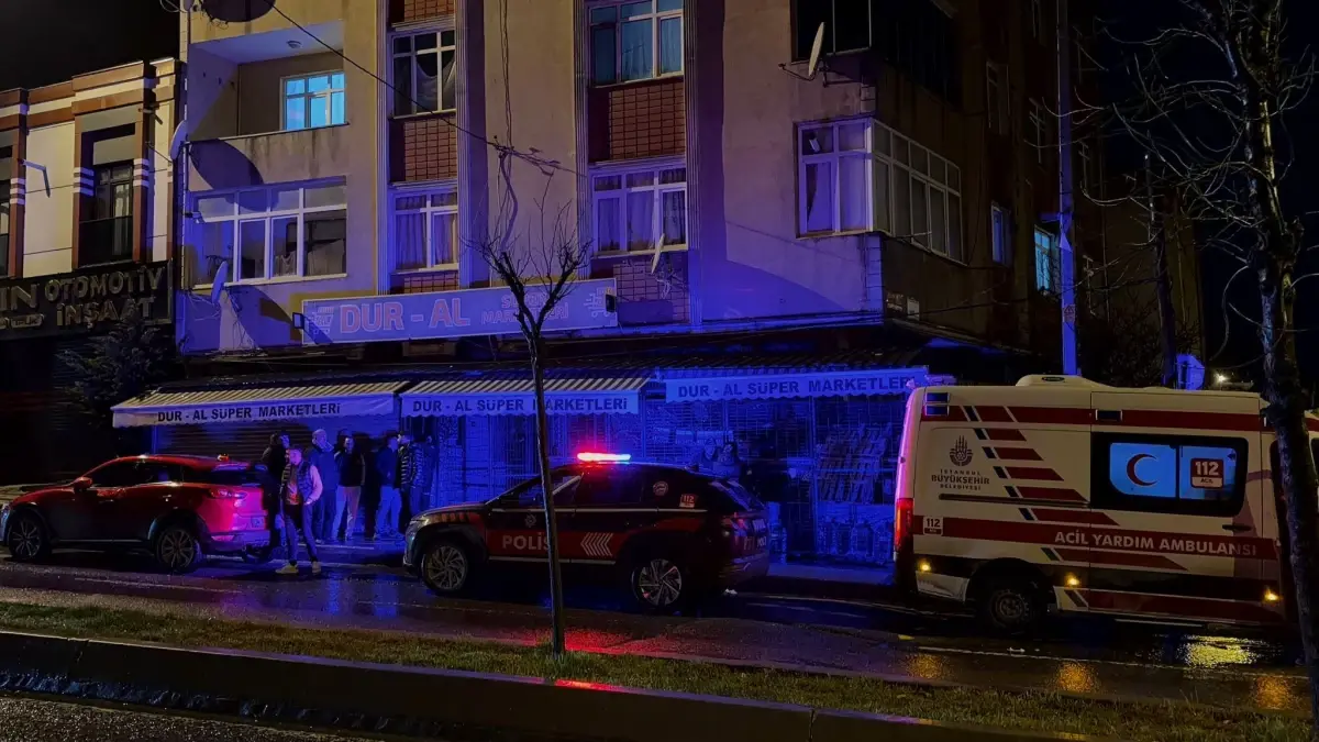 İstanbul Arnavutköy’de Eşini Bıçaklayarak Öldüren Şüpheli Polise Teslim Oldu İstanbul Arnavutköy’de Eşini Bıçaklayarak Öldüren Şüpheli Polise Teslim Oldu