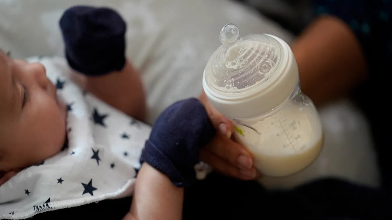 AB Genelindeki Bebek Maması Krizi Sonrası Yetkililerden Güvence AB Genelindeki Bebek Maması Krizi Sonrası Yetkililerden Güvence