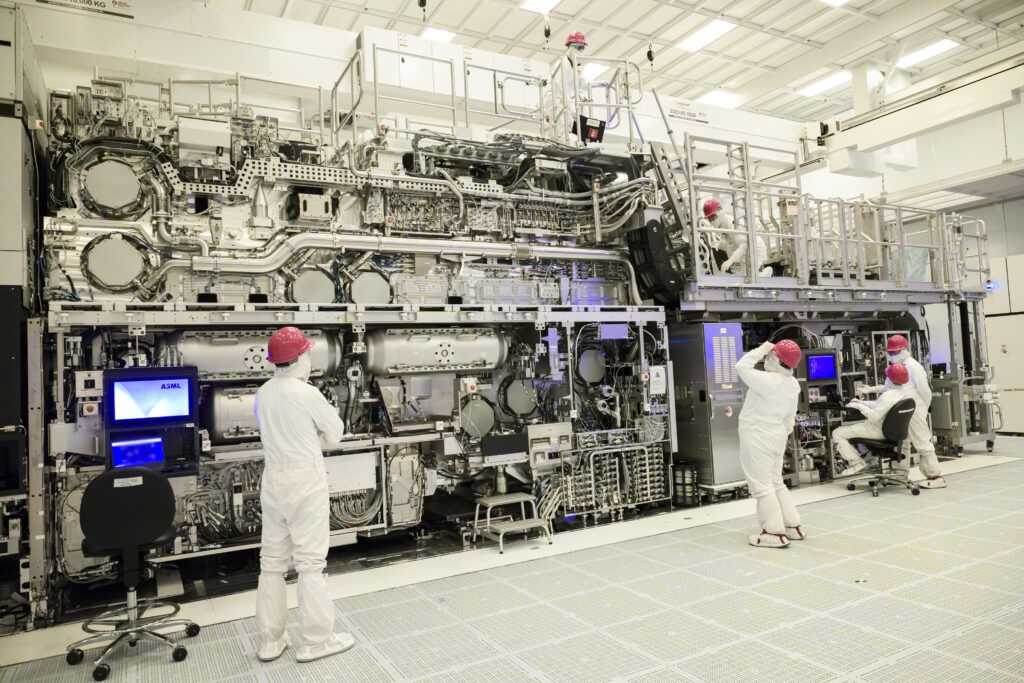 ASML EUV Teknolojisinde Yeni Atılım Duyurdu 2030’a Kadar Yüzde 50 Daha Fazla Çip Üretimi Hedefleniyor