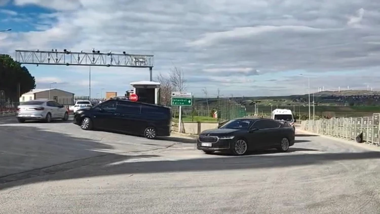 CHP Lideri Özgür Özel Silivri’de Ekrem İmamoğlu’nu Ziyaret Ediyor CHP Lideri Özgür Özel Silivri’de Ekrem İmamoğlu’nu Ziyaret Ediyor