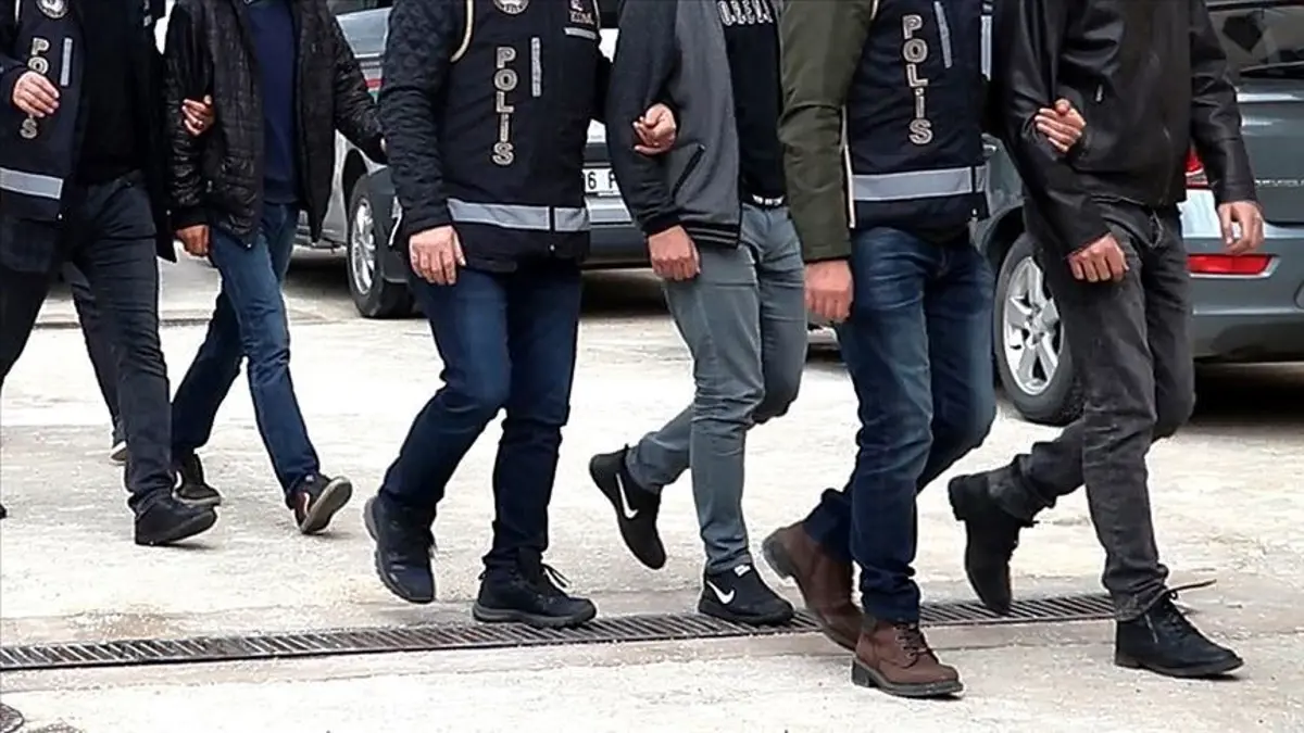İstanbul'da Holding Bünyesinde Yasa Dışı Bahis Operasyonu 5,5 Milyar Liralık İşlem Tespit Edildi İstanbul'da Holding Bünyesinde Yasa Dışı Bahis Operasyonu 5,5 Milyar Liralık İşlem Tespit Edildi