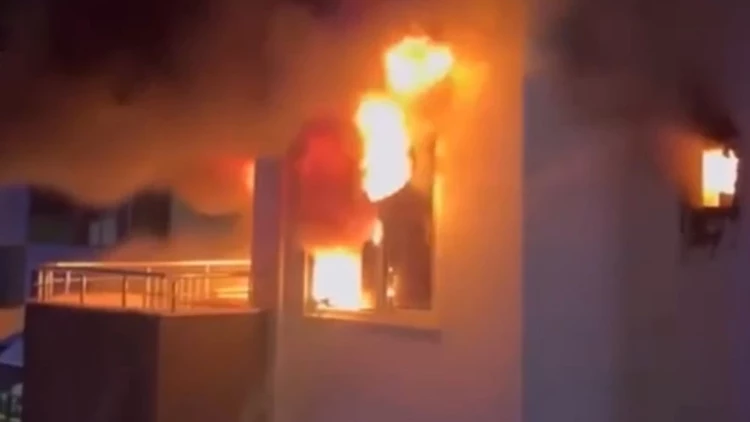Alanya’da 5 Katlı Apartmanda Yangın 2 Kişi Dumandan Etkilendi