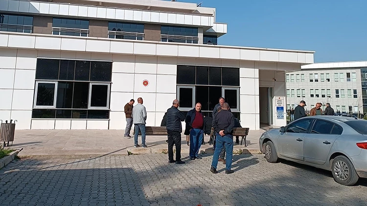 İzmir’de Ev Sahibi İle Kiracı Arasındaki Tartışma Cinayetle Sonuçlandı İzmir’de Ev Sahibi İle Kiracı Arasındaki Tartışma Cinayetle Sonuçlandı